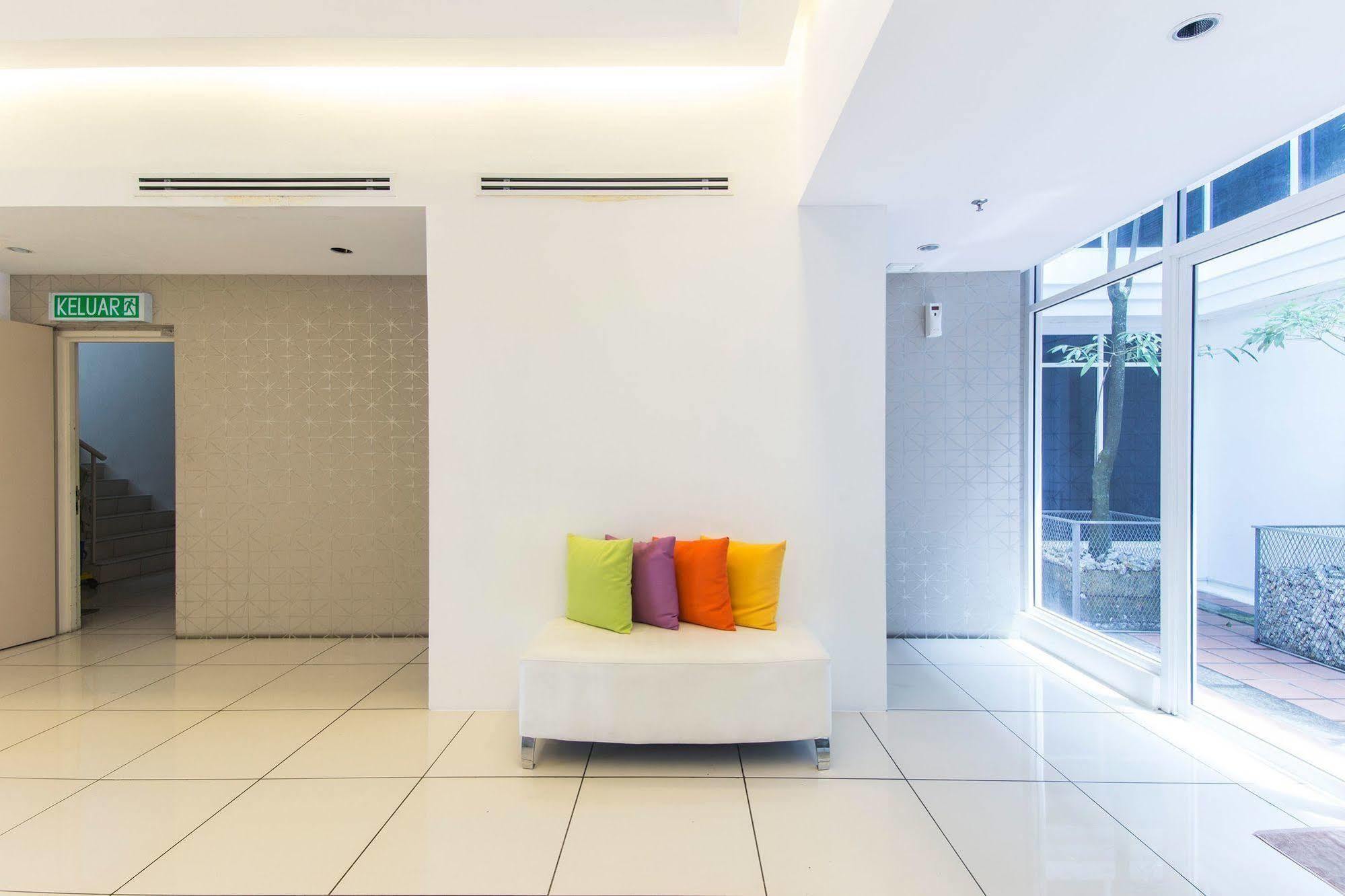 Zen Rooms Macallum George Town Buitenkant foto
