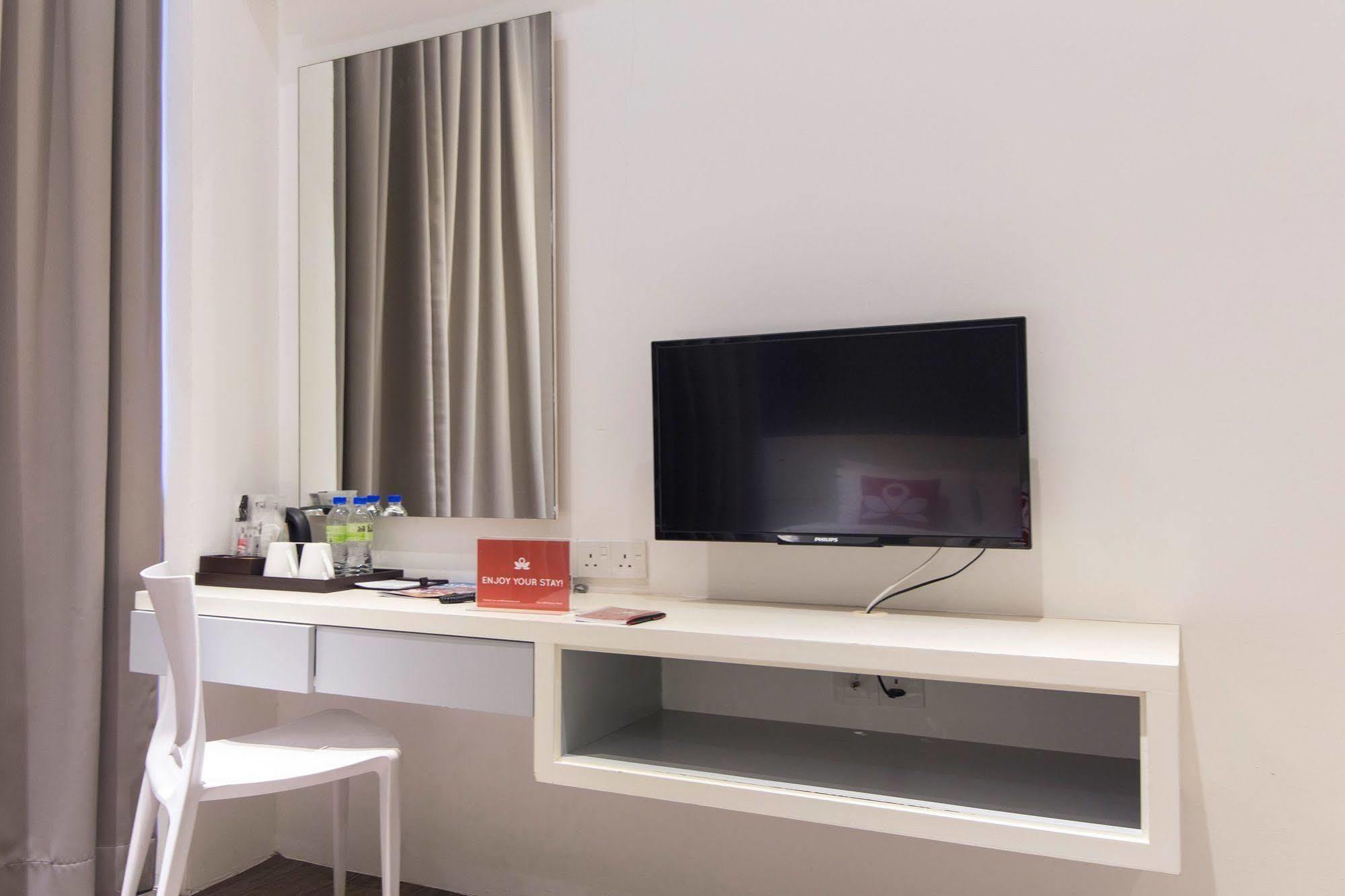 Zen Rooms Macallum George Town Buitenkant foto