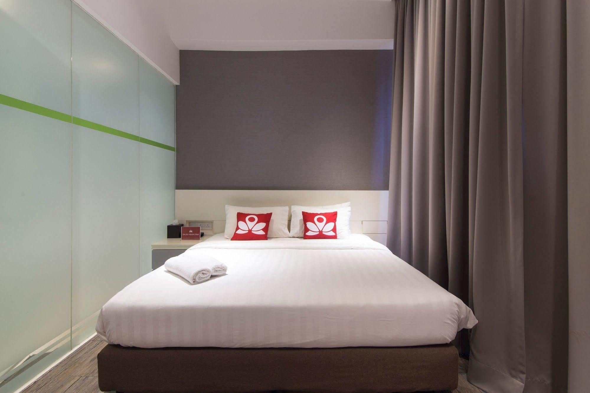 Zen Rooms Macallum George Town Buitenkant foto