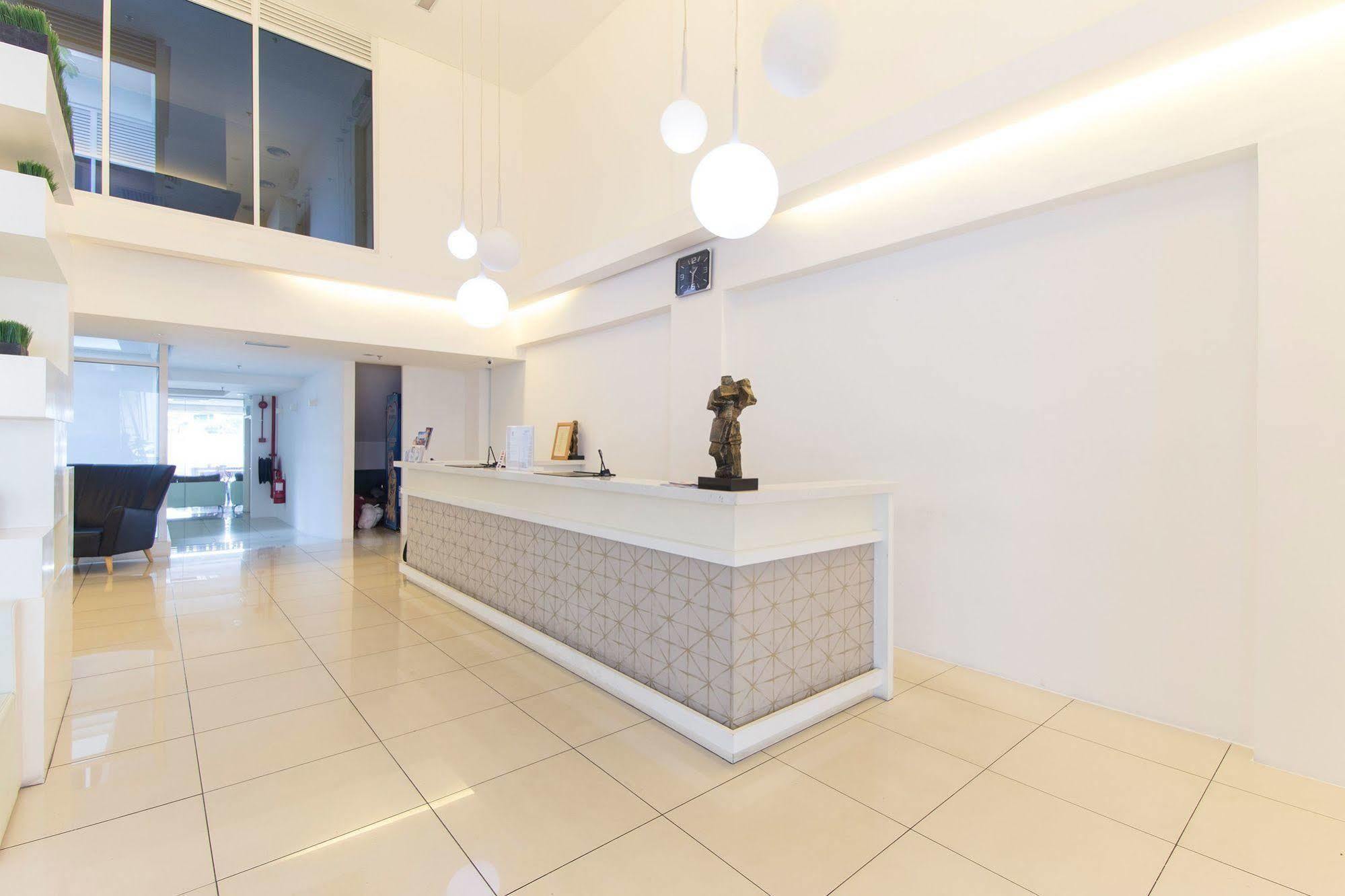 Zen Rooms Macallum George Town Buitenkant foto