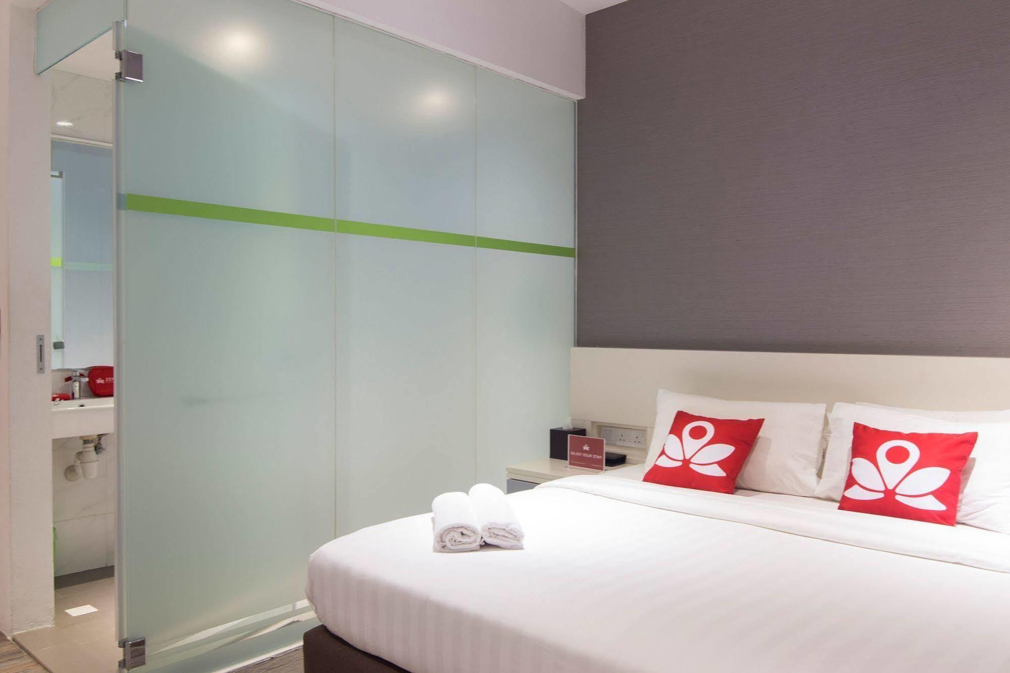 Zen Rooms Macallum George Town Buitenkant foto