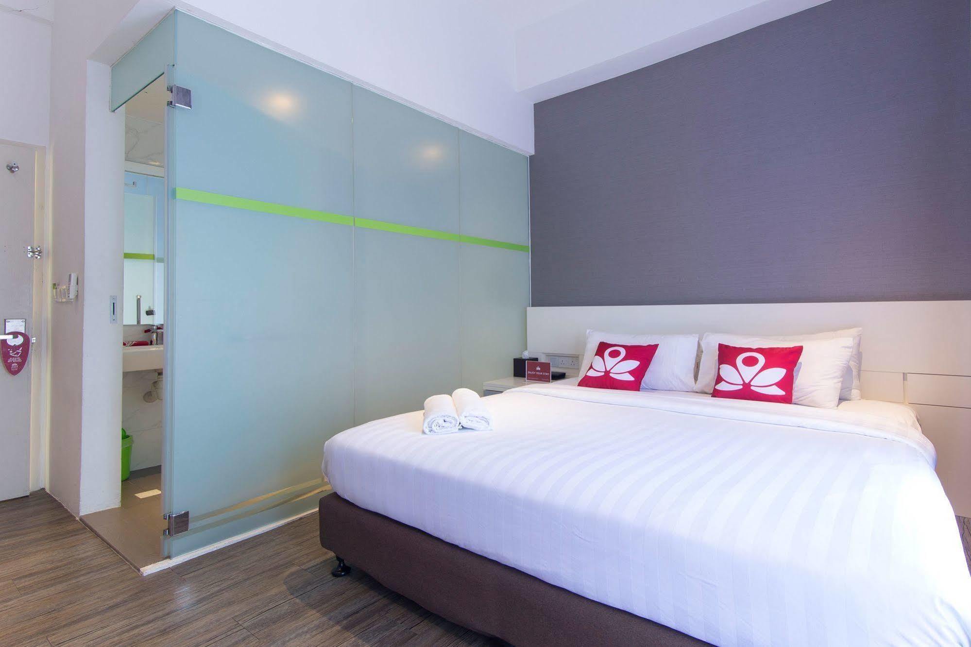 Zen Rooms Macallum George Town Buitenkant foto